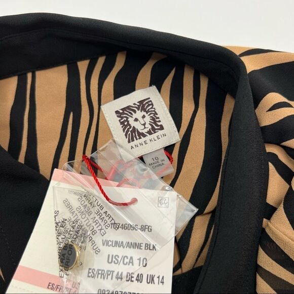 Anne Klein • Button-up Zebra Print Shirt - Picture 4 of 8